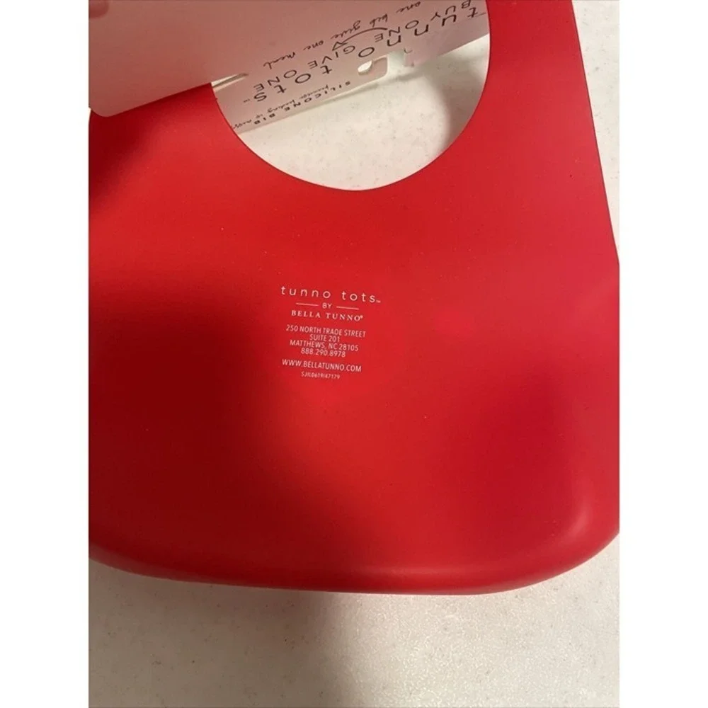 Tunno Tots Red Silicone Don't Stop Believing Santa Christmas Catch Pocket Bib
